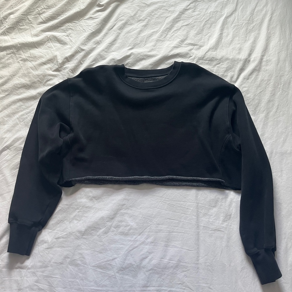 Aritzia Black Cropped Sweatshirt - Picture 2 of 5